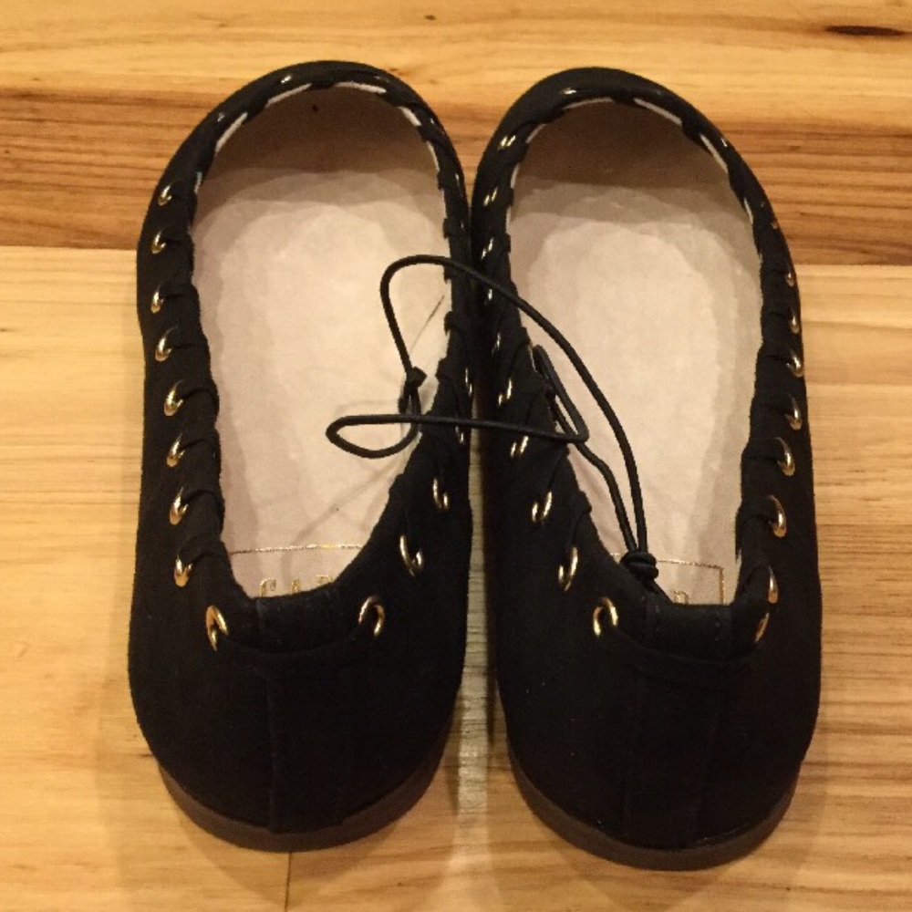 Women’s 8.5 Black Faux Suede Gold Flat Shoes - Picture 4 of 4